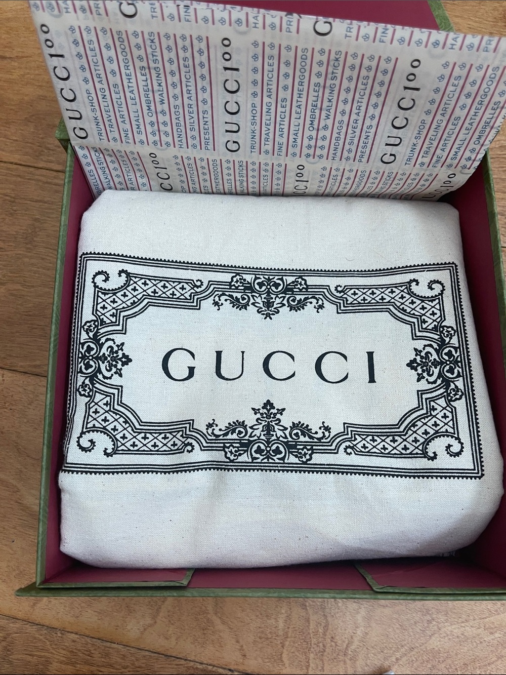 NWOT Gucci Cream Canvas Tote with Logo Plaque - Picture 4 of 8